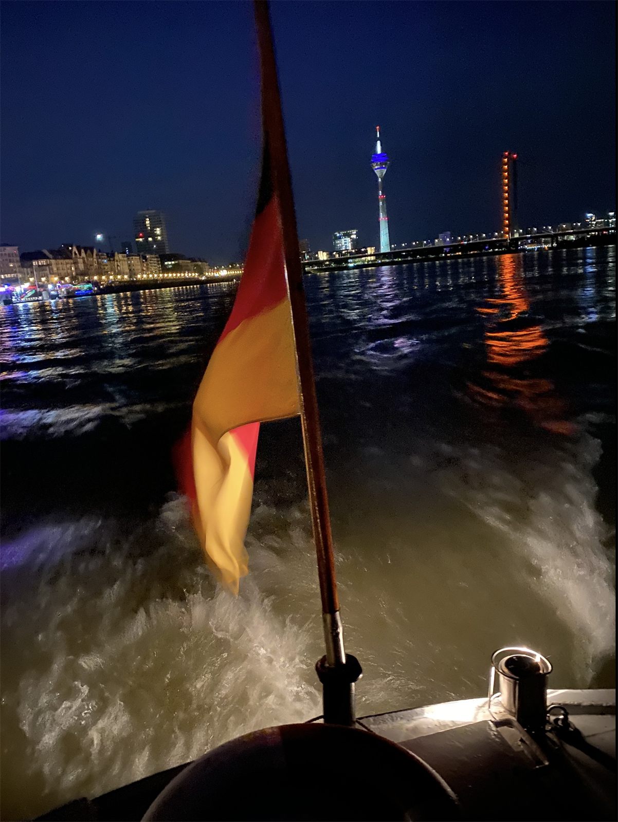 Nachtfahrt auf dem Rhein