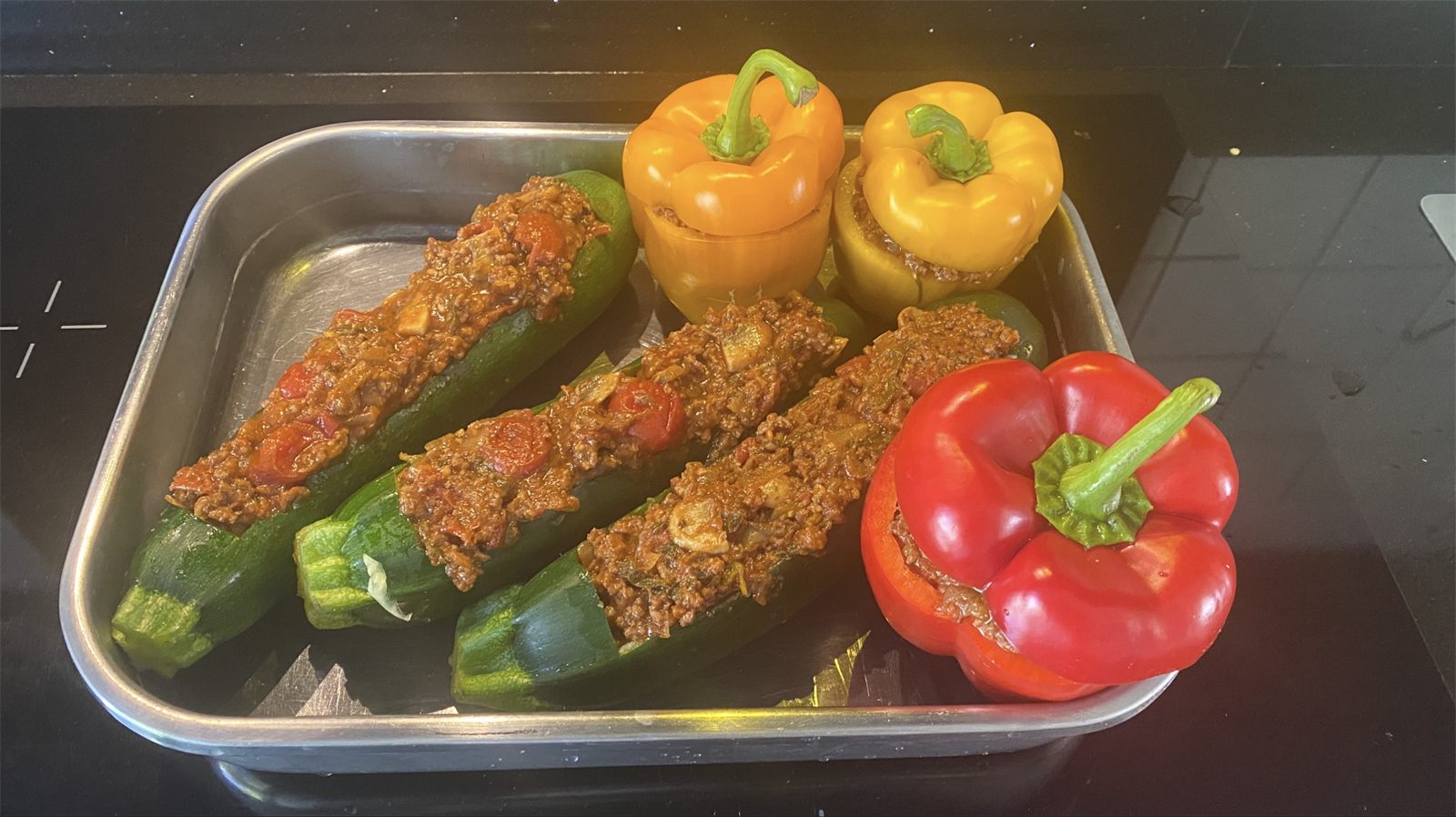 Gefüllte Paprika und Zucchini